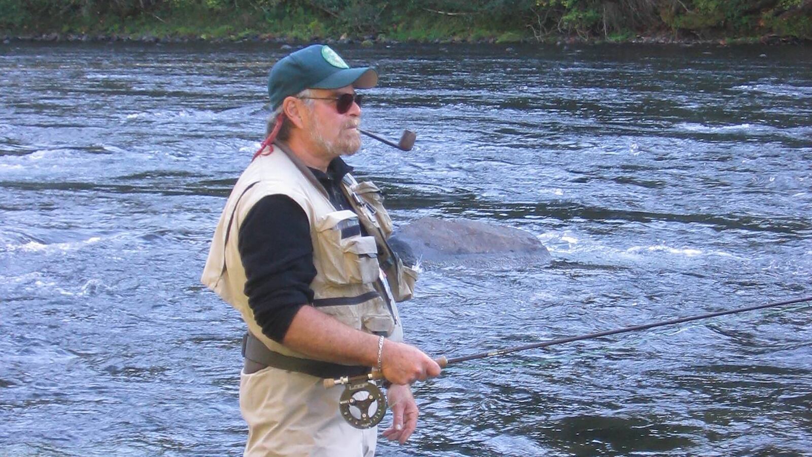 articles/2015/10/04/slain-english-teacher-led-quiet-life/151004-bach-larry-levine-obit-tease_wdgrip