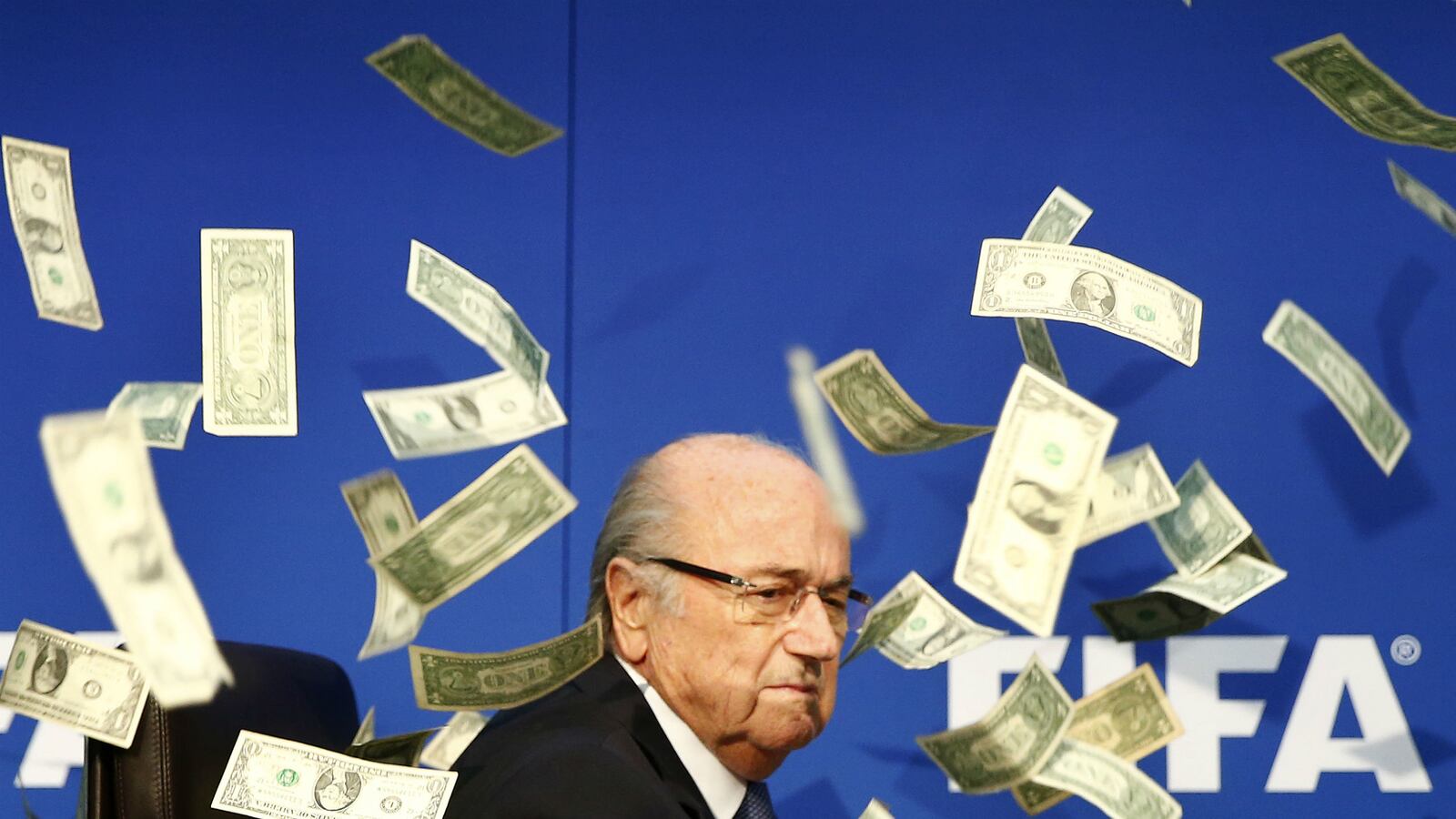 cheats/2015/07/20/comedian-showers-blatter-with-bills/150720-sepp-cheat_v6dukb