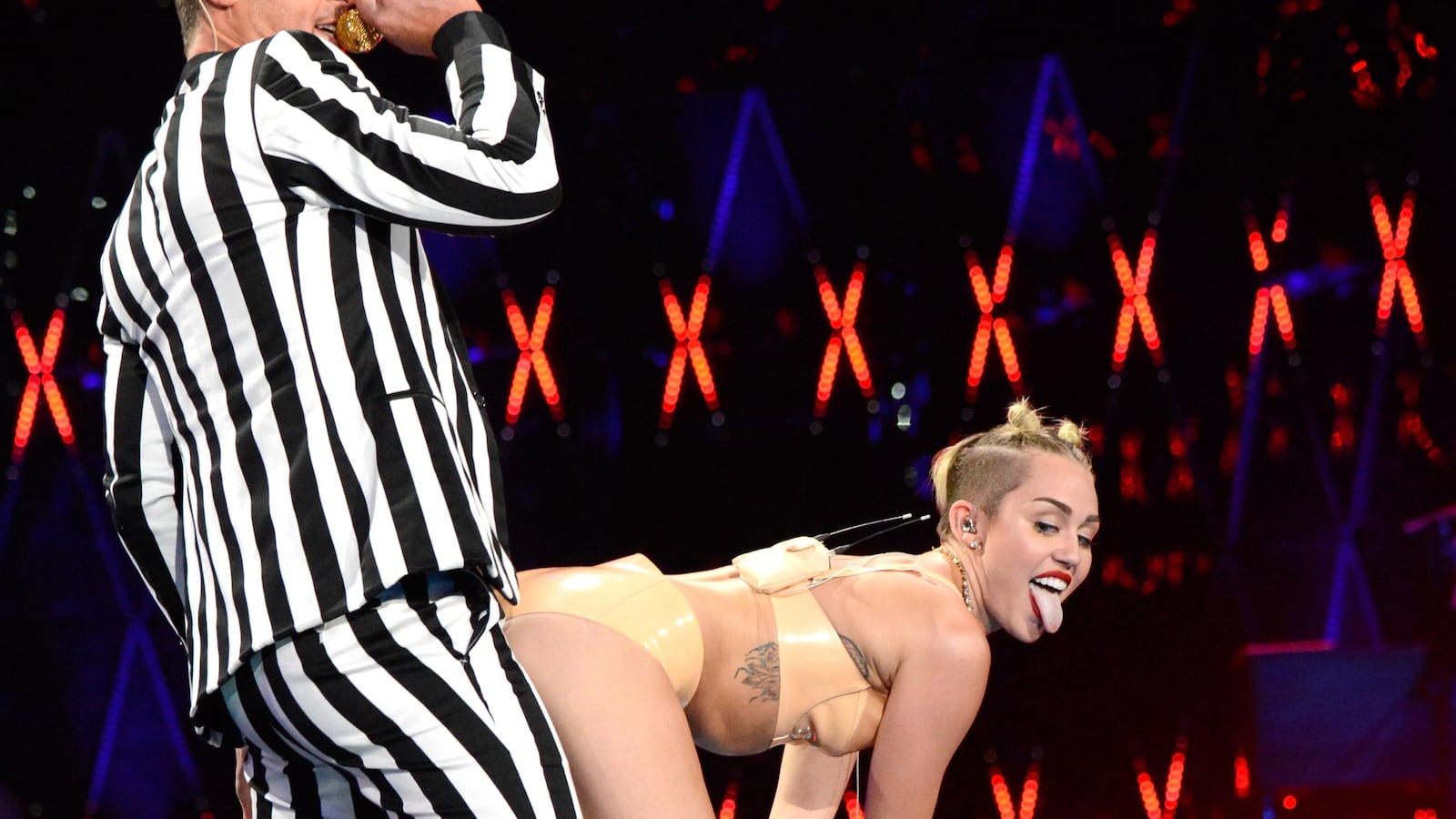articles/2014/03/28/miley-cyrus-twerk-101-and-college-classes-about-celebrities/131226-miley-VMA-2013_gybdye