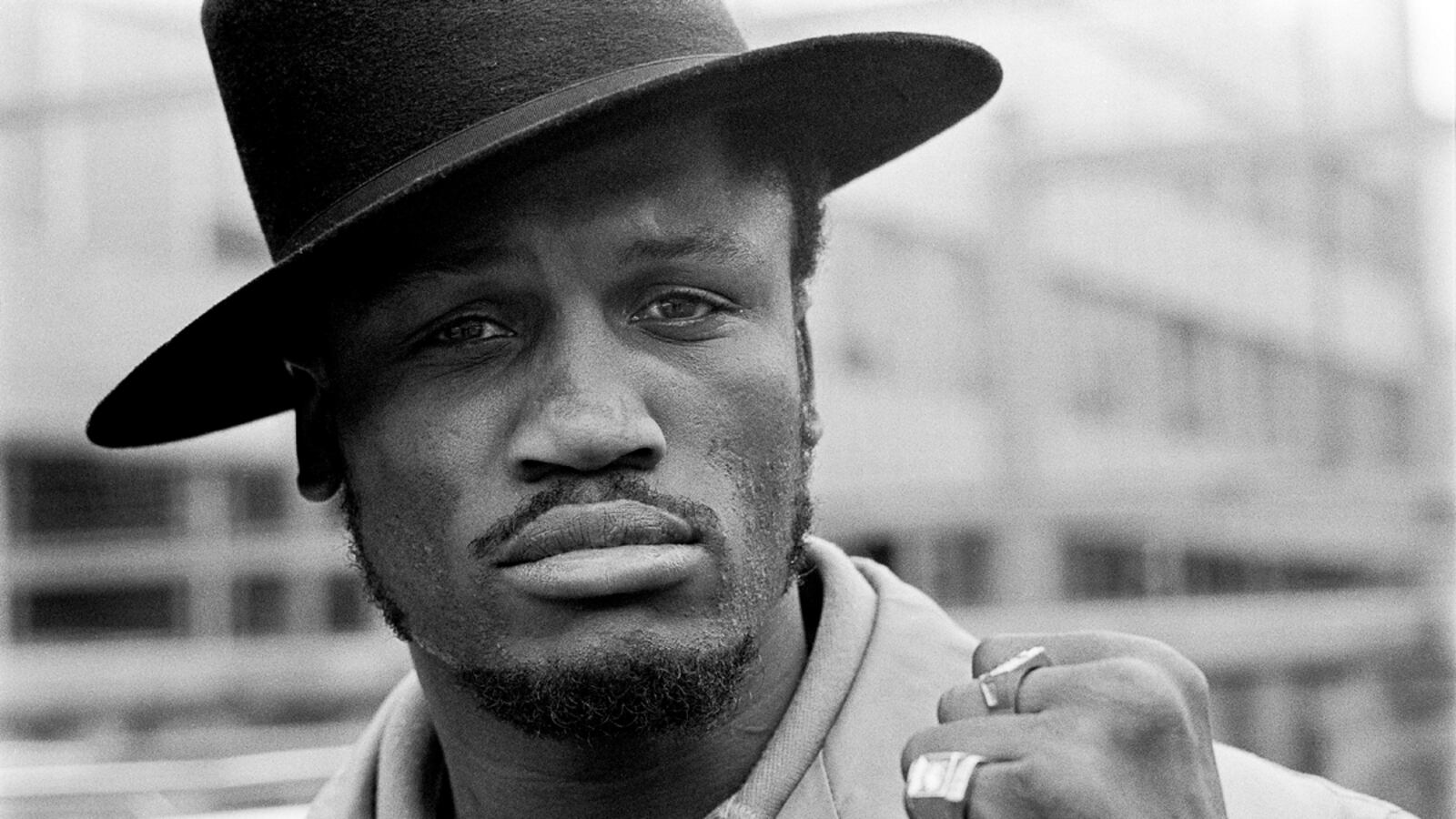 articles/2011/11/08/joe-frazier-dies-heavyweight-boxing-champion-s-legacy/joe-frazier-obit-leerhsen_u2mtnx