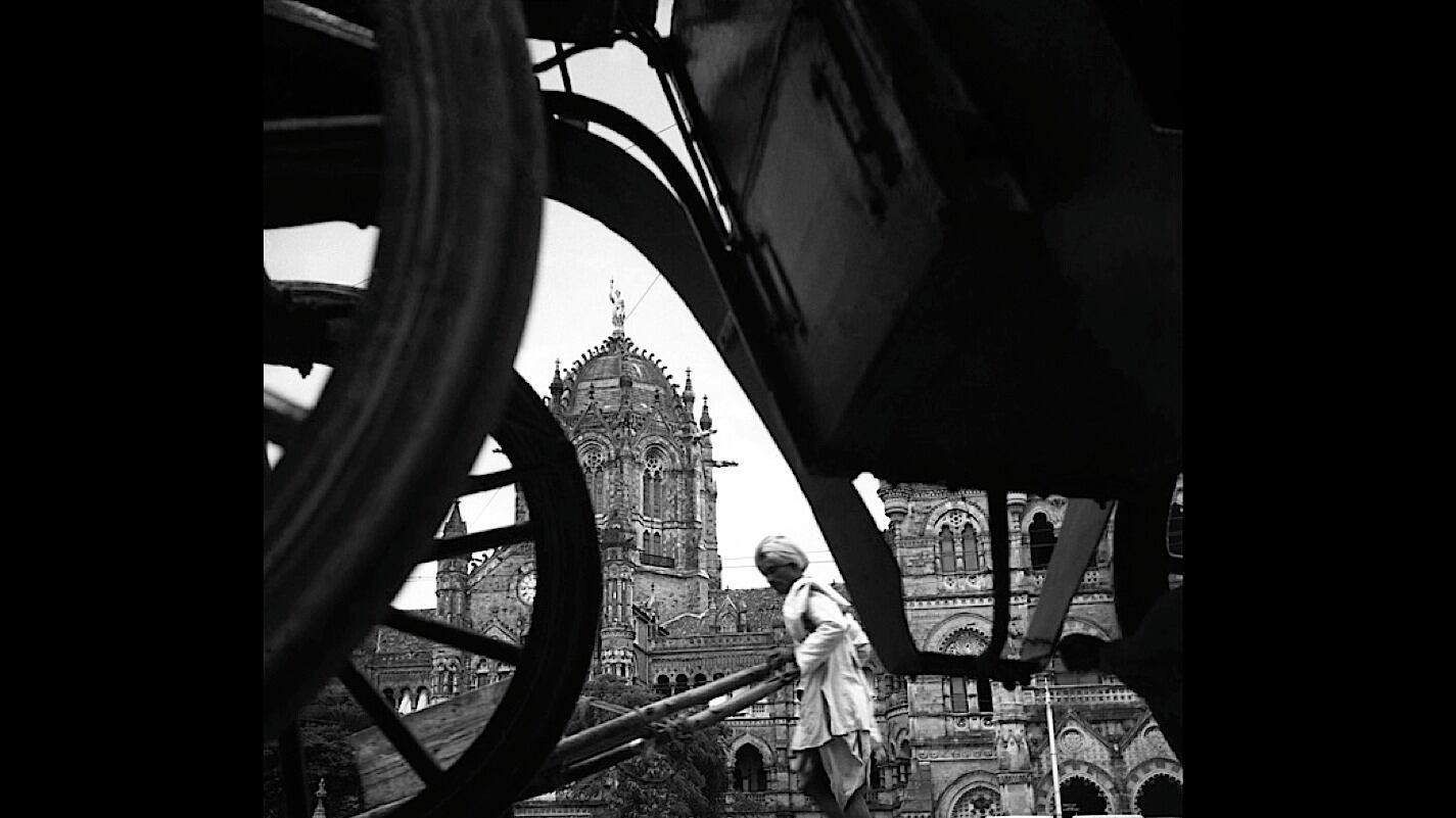 articles/2012/07/17/victoria-terminus-by-homai-vyarawalla-is-the-daily-pic-by-blake-gopnik/bombay-daily-pic_t93mzq