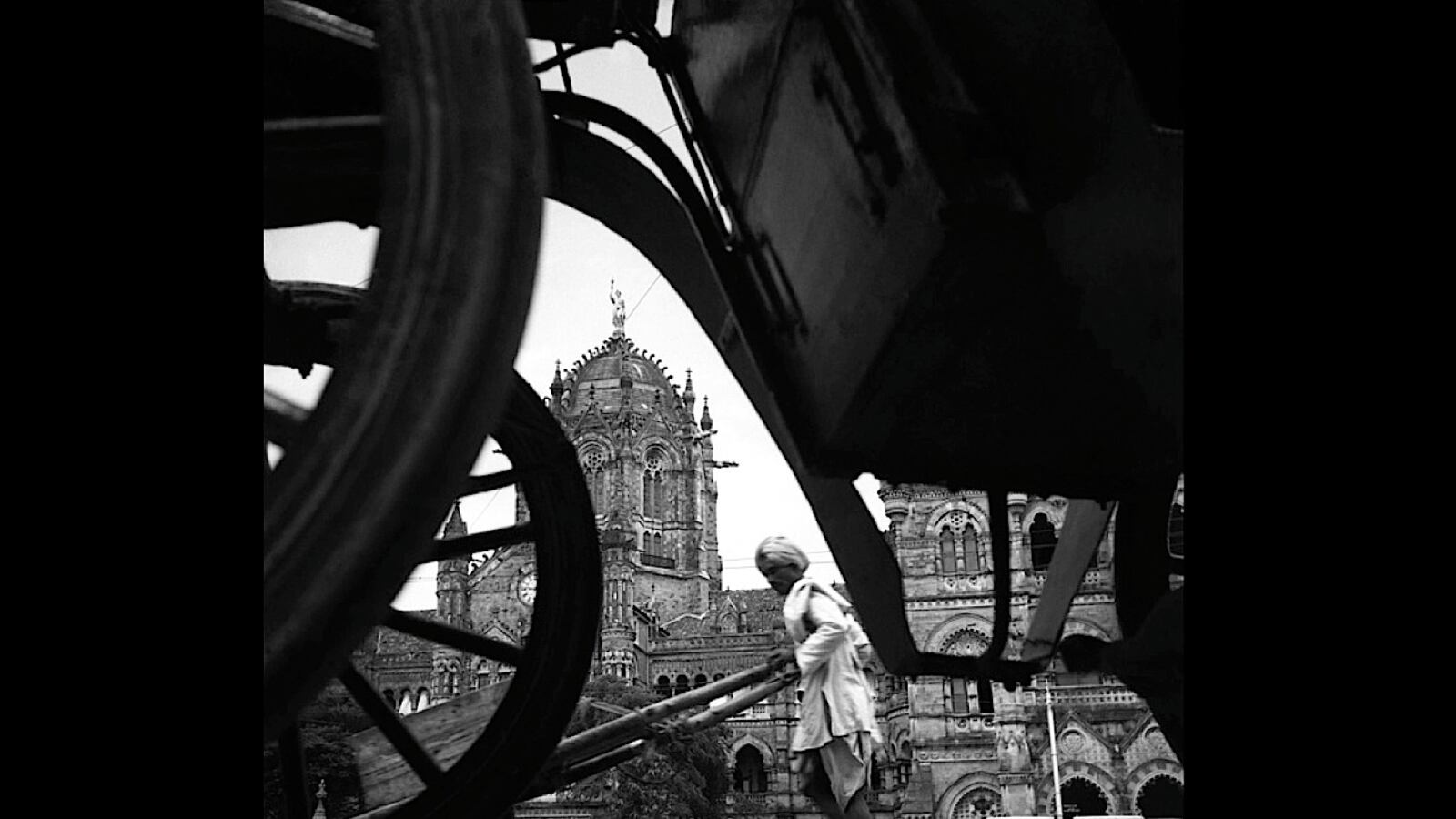 articles/2012/07/17/victoria-terminus-by-homai-vyarawalla-is-the-daily-pic-by-blake-gopnik/bombay-daily-pic_t93mzq