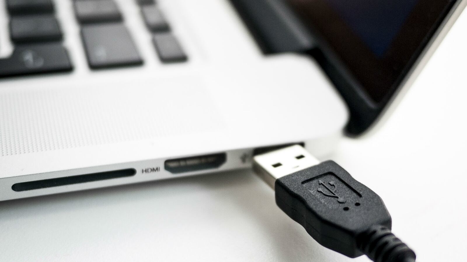 cheats/2014/10/29/hackers-breach-white-house-computers/141029-hacking-cheat_pdplzm