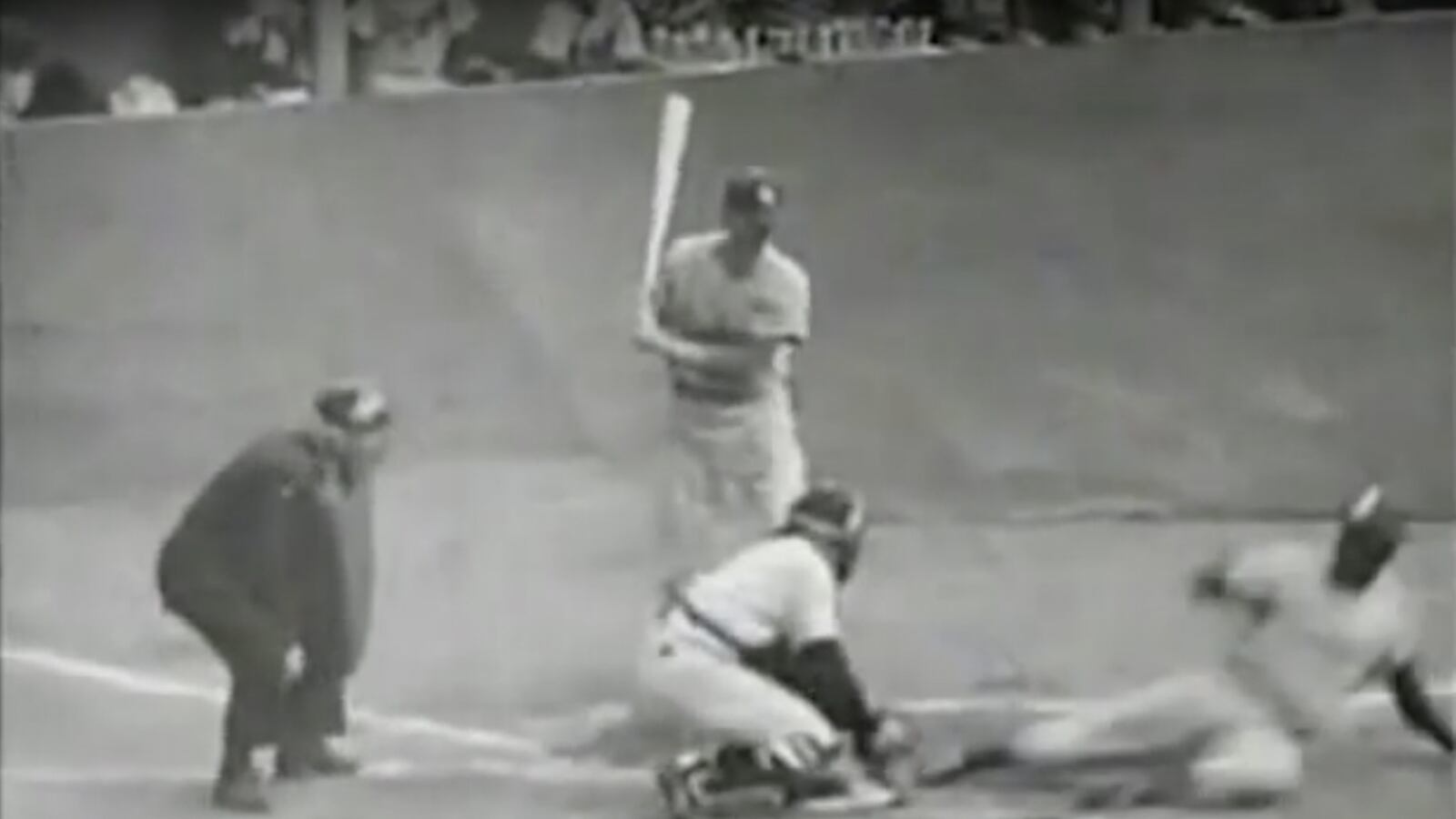 articles/2015/09/23/robinson-steals-home-from-berra/20150923-safeorout-joiner_ux7l1h