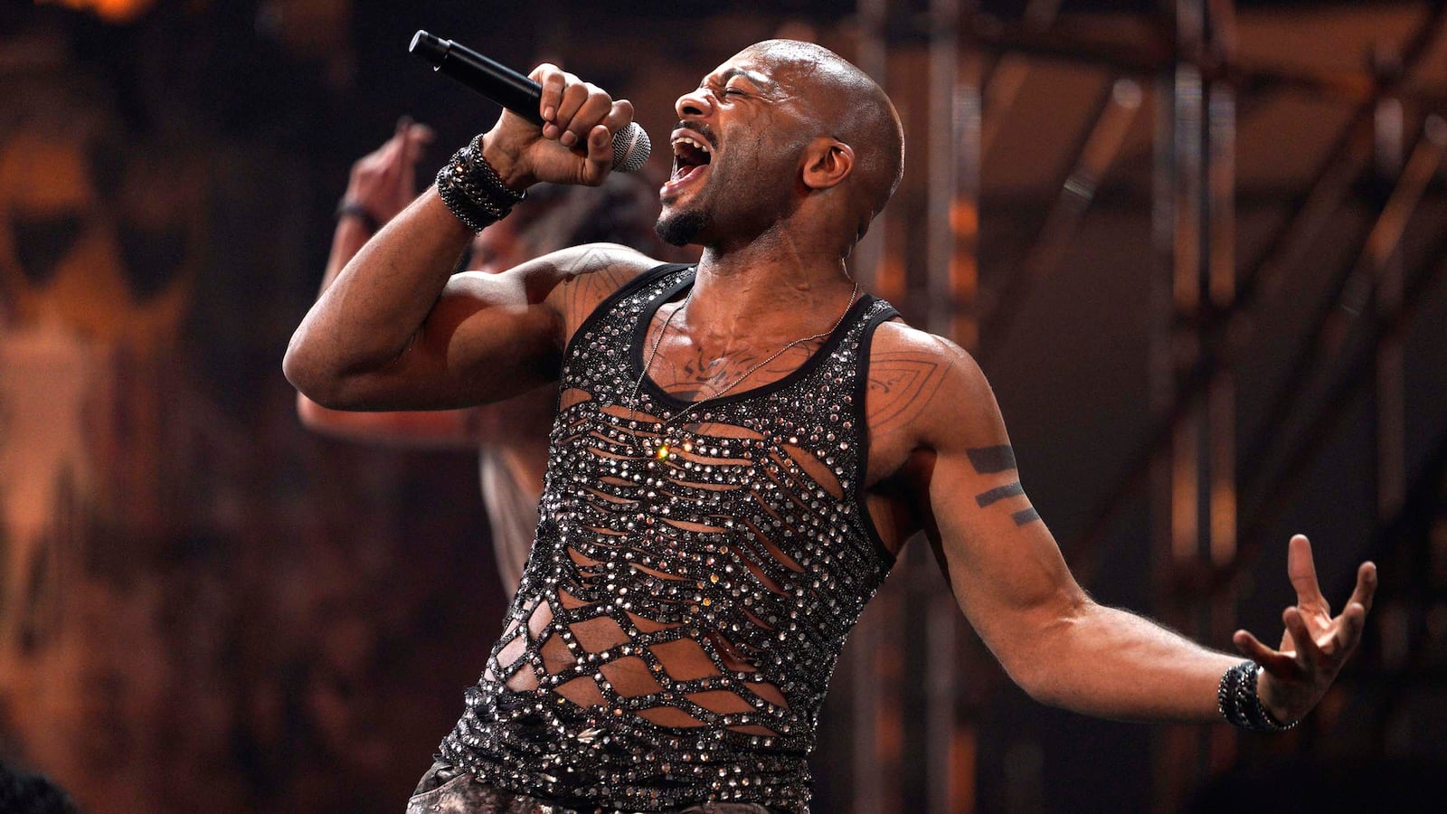 180410-teeman-Brandon-Victor-Dixon-tease_wuvzfr