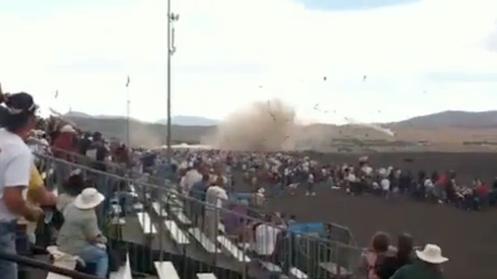 cheats/2011/09/16/plane-crashes-at-nevada-air-races/reno-air-show-crash-cheat_urt0kg