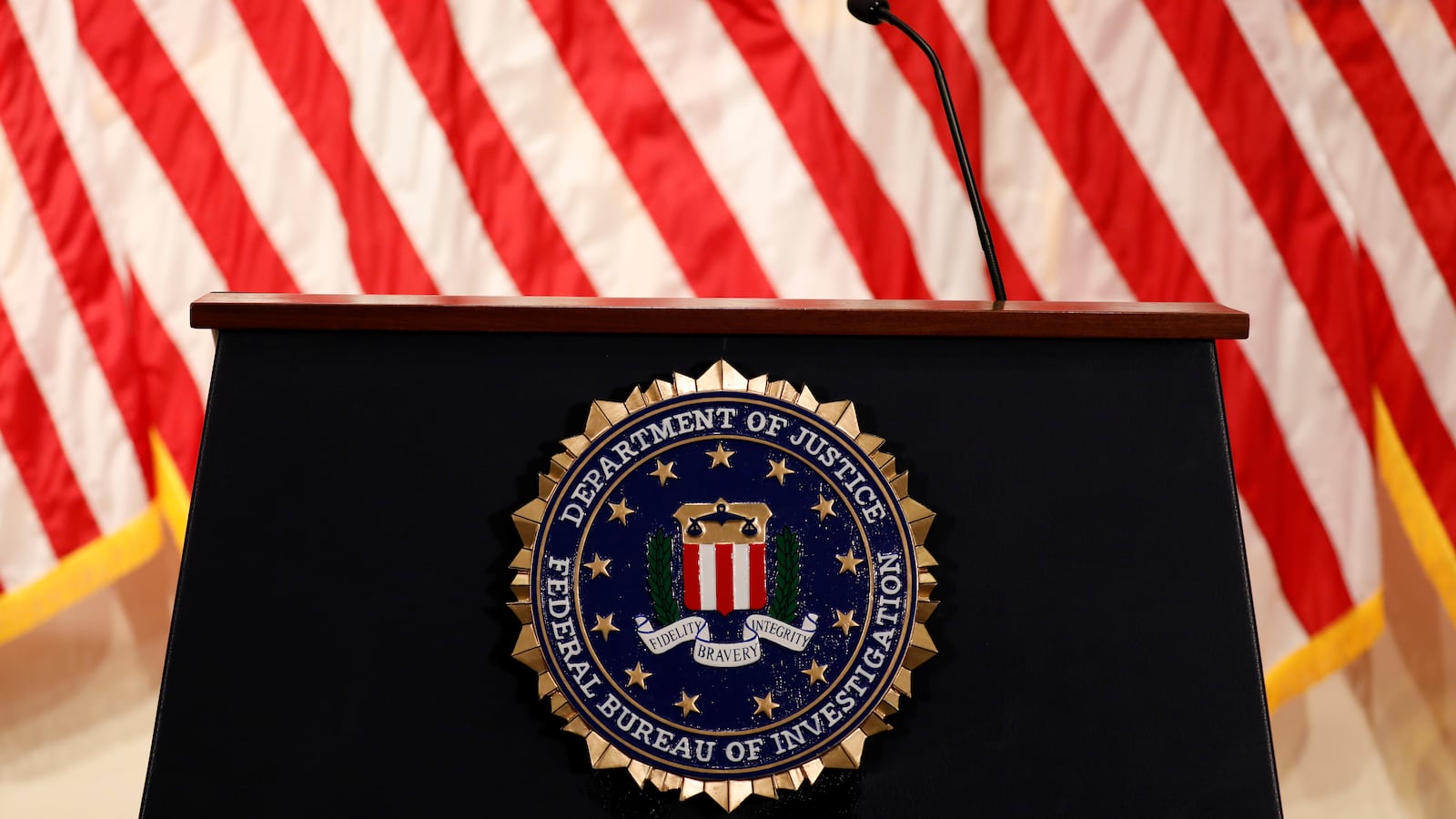 2018-06-14T000000Z_1438325336_RC13DE9276B0_RTRMADP_3_USA-CONGRESS-FBI_buawkb