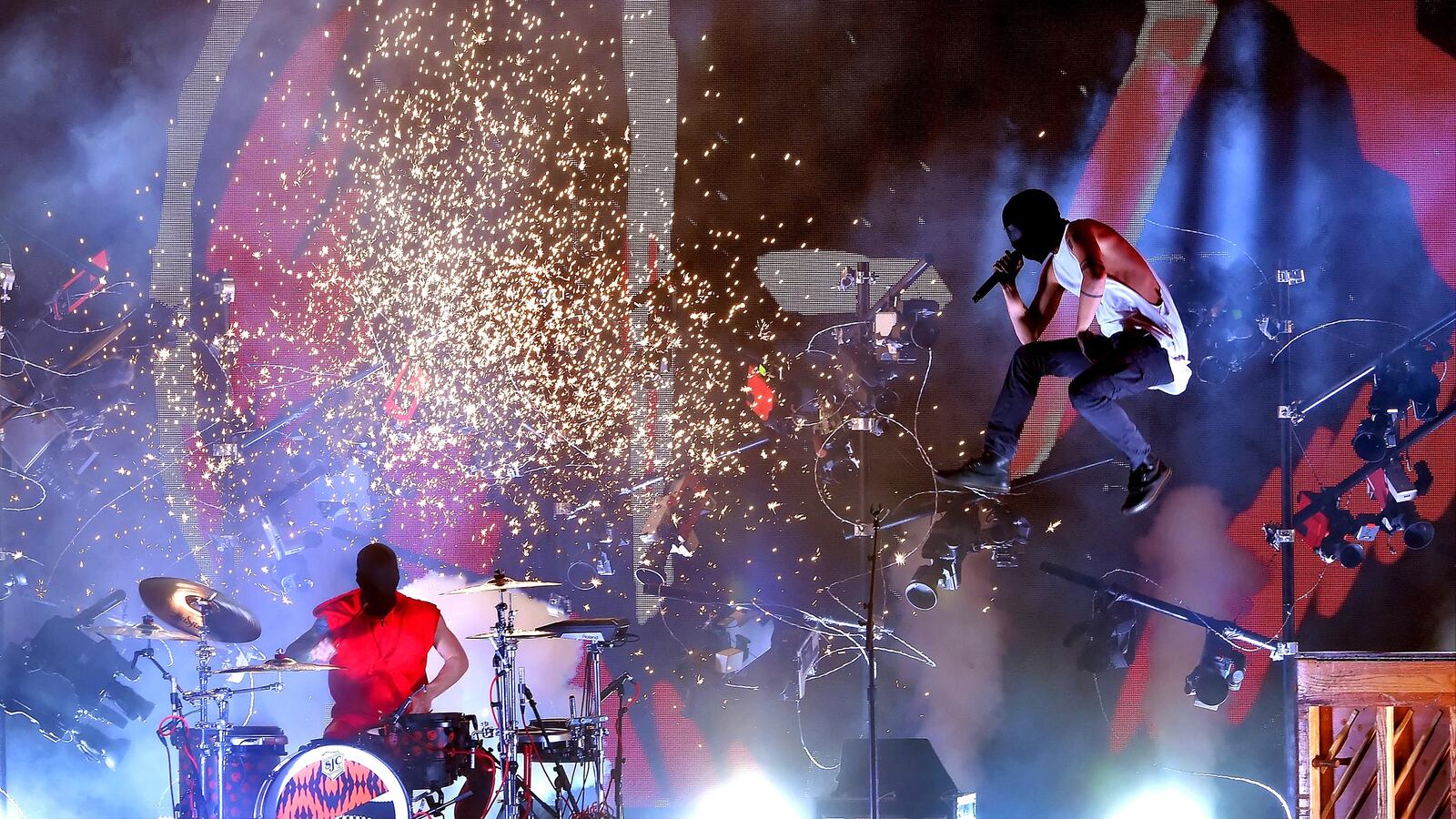 171119-seigel-american-music-awards-hero_ma1e1s