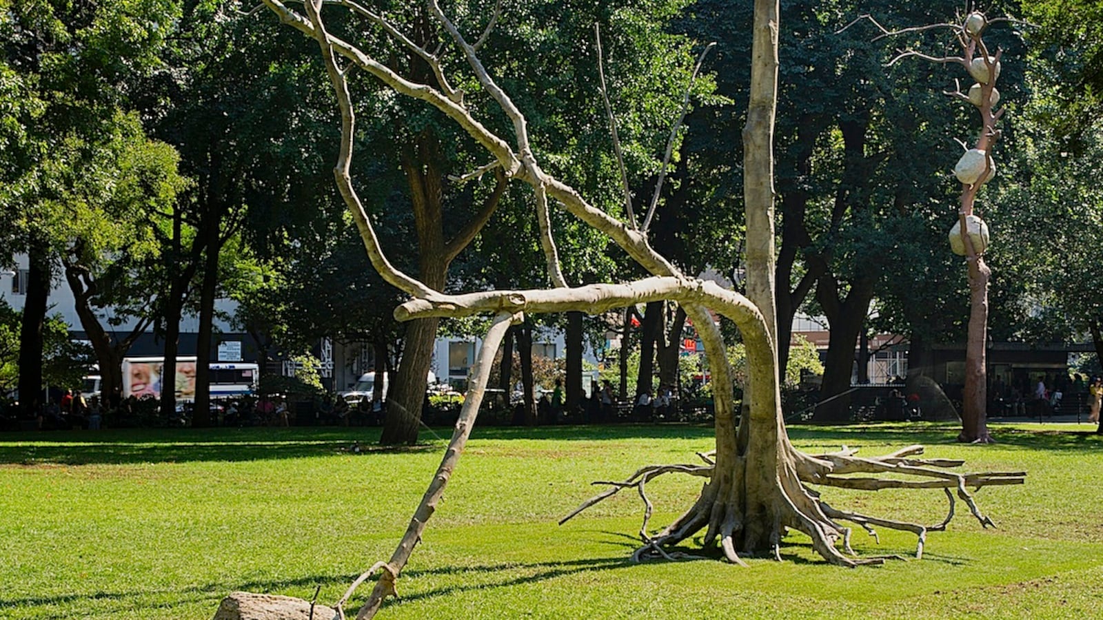 articles/2013/11/07/giuseppe-penone-at-madison-square-park-is-the-daily-pic-by-blake-gopnik/penone-daily-pic_u9y2bf