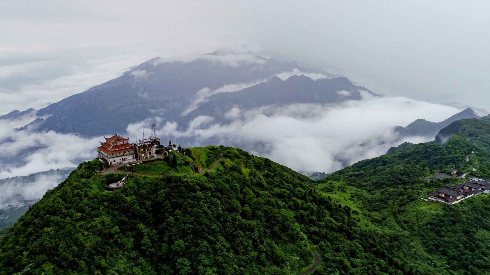 Gaodeng ancient temple, the highest peak of Huaying Mountain.