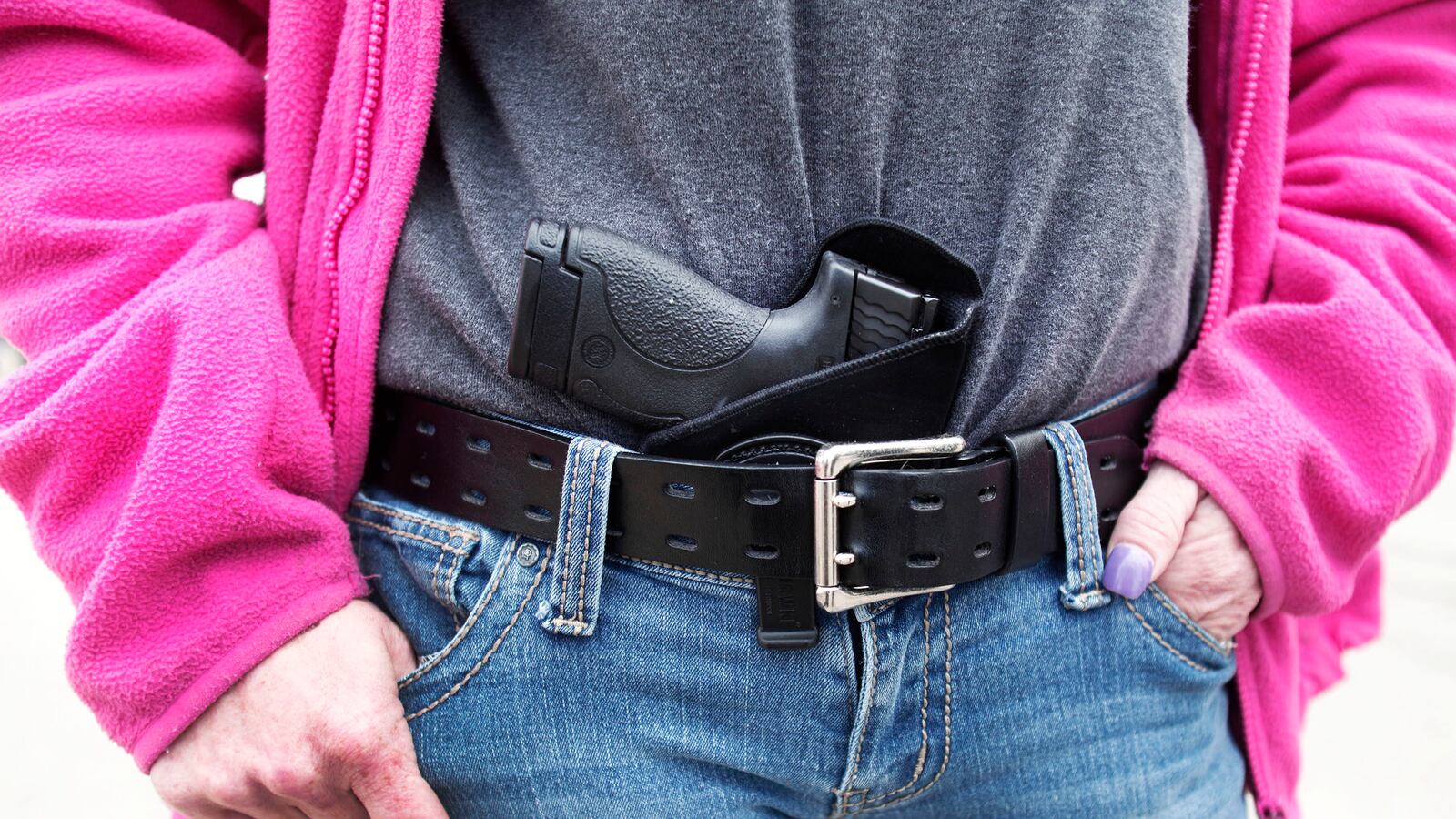 articles/2014/06/26/michigan-protects-gun-nuts-privacy-instead-of-the-rest-of-us/140626-guns-michigan-schecter-tease_nywcyw