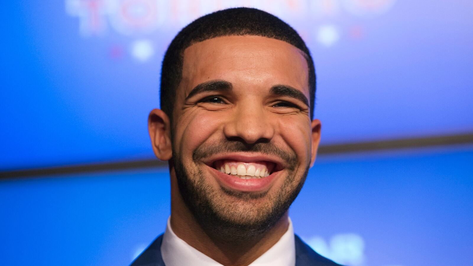 cheats/2017/04/17/drake-accuses-country-club-of-racial-profiling/170417-drake-cheat_rbuvip