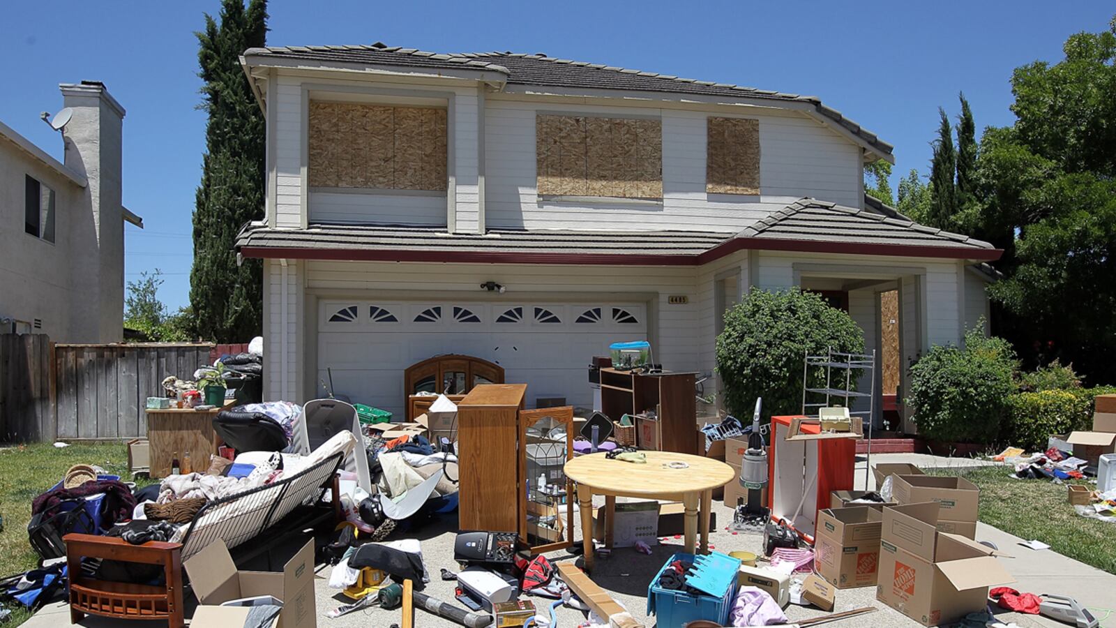 articles/2012/10/19/america-s-housing-market-is-shedding-dead-weight/klein-shadow-inventory-embed-tease_d1uyrb