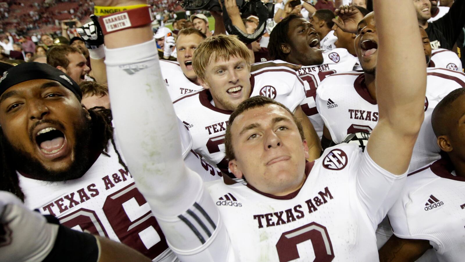 articles/2013/01/01/the-dummies-guide-to-college-football-bowl-games/college-footbal-guide-kumar-tease_mibnhd