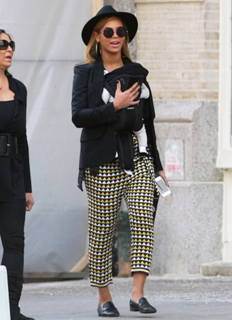 galleries/2011/12/23/the-year-in-pregnant-beyonce-photos/beyonce-fashion-3_ajkwct