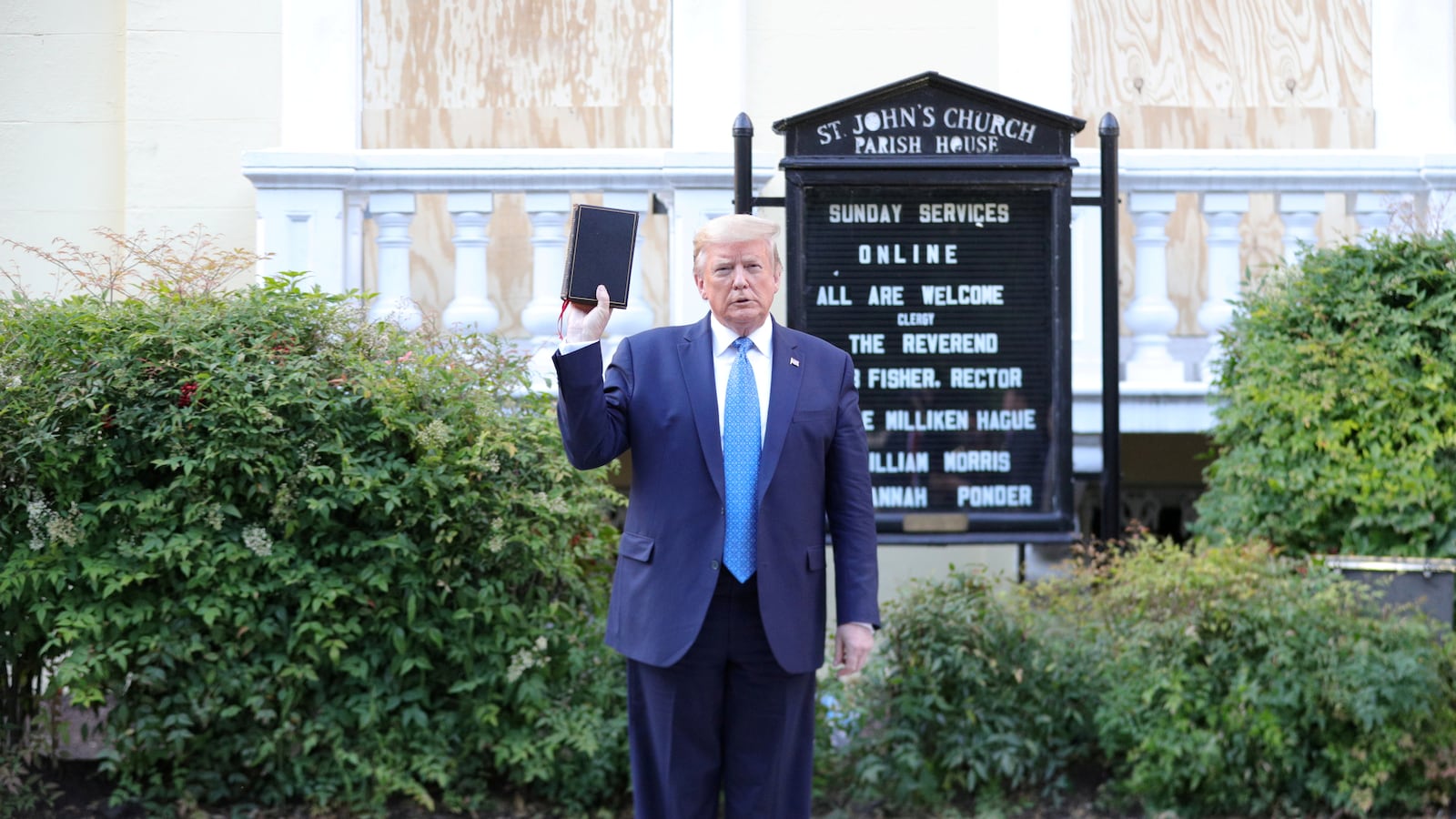 2021-01-15T031958Z_631016348_RC238L9GRLV2_RTRMADP_3_USA-TRUMP-AMERICA_wowini