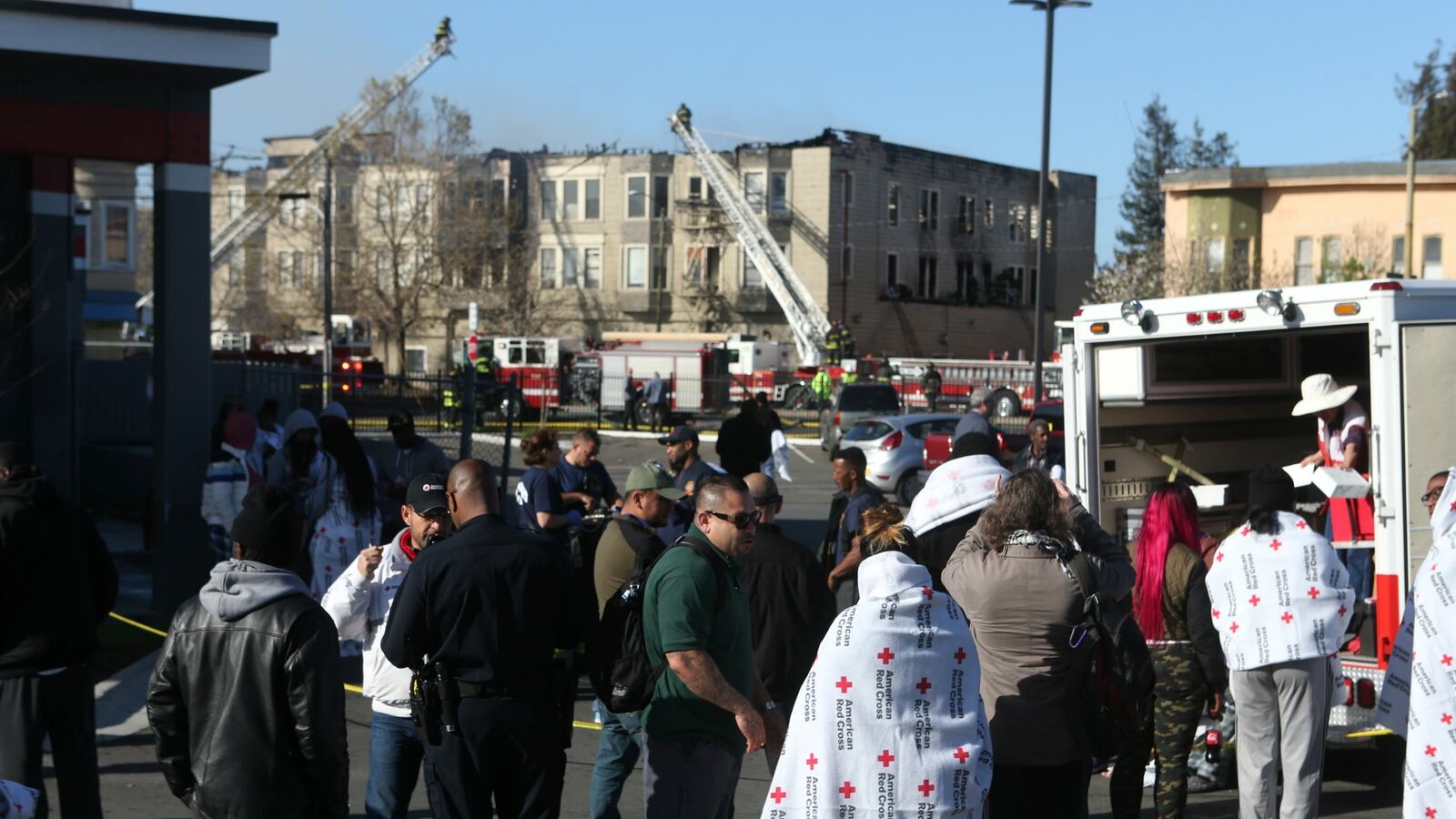 cheats/2017/03/27/at-least-3-killed-in-oakland-fire/170327-oakland-fire-three-dead-cheat_lnzr0j