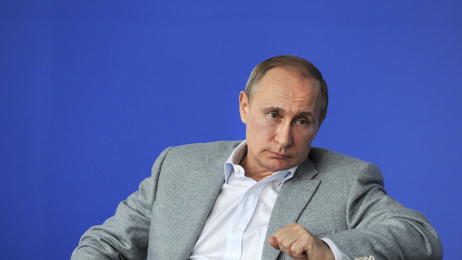 articles/2015/08/08/why-putin-s-phony-wars-work-better-than-real-ones/150808-cathcart-putin-tease_oarwgd