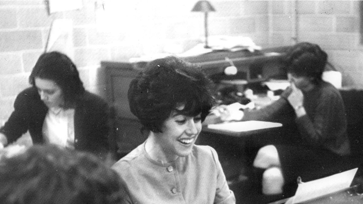 articles/2012/06/28/lynn-sherr-remembers-college-friend-nora-ephron/nora-ephron-wellesley-sherr_c5isf2