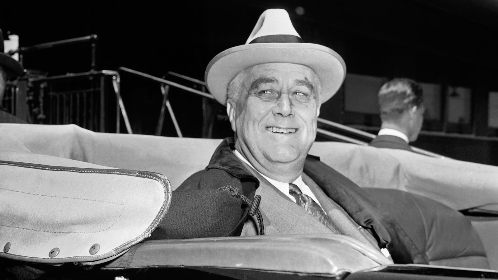 articles/2013/06/23/the-revolution-of-1940-america-s-fight-over-entering-world-war-two/130622-Wortman-1940-tease_mndeqi