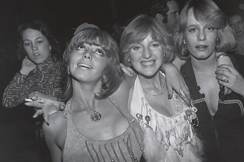 galleries/2014/06/27/garry-winogrand-retrospective-at-the-met-photos/garry-winogrand-tx-1974-77_vdaxhh