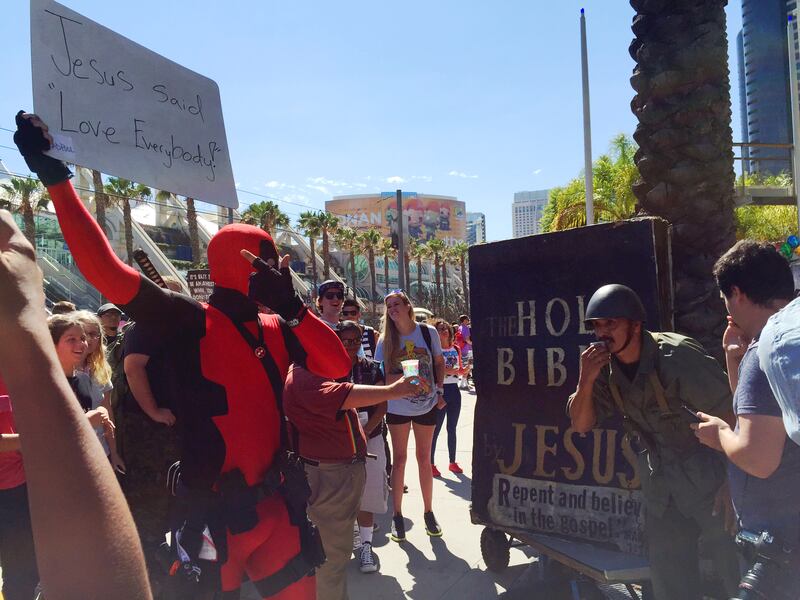 articles/2015/07/13/bernie-sanders-fanatics-invade-comic-con-try-to-drown-out-christian-radicals/150712-yamato-sanders-embed_kjcxcn