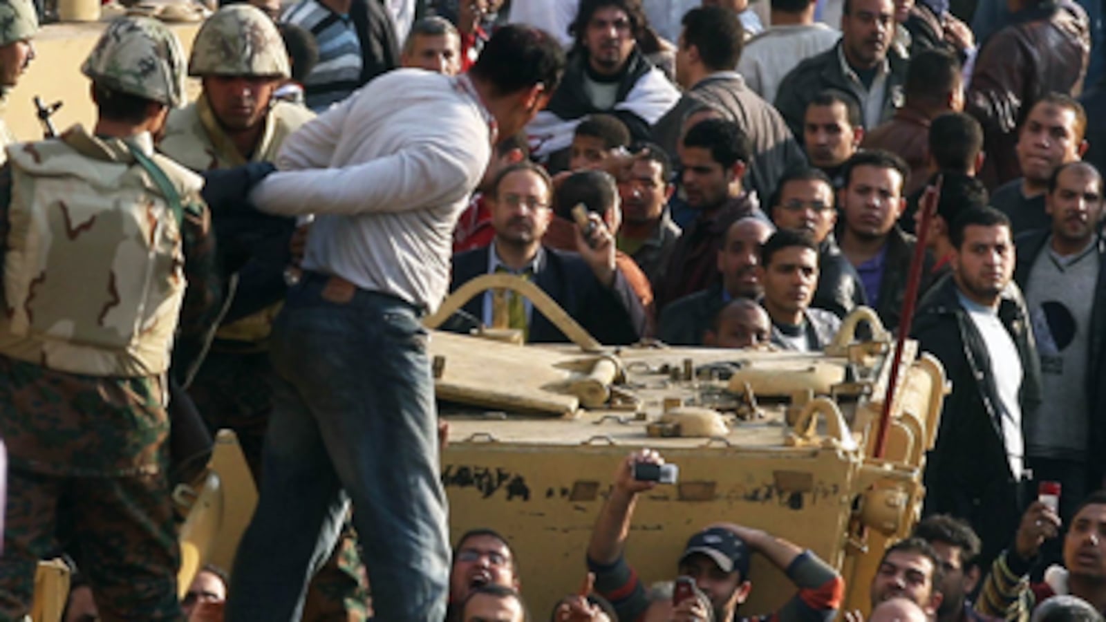 articles/2011/02/02/egypt-revolt-the-violent-scene-in-tahrir-square/dehghanpisheh-egypt-update_157520_fhlys4