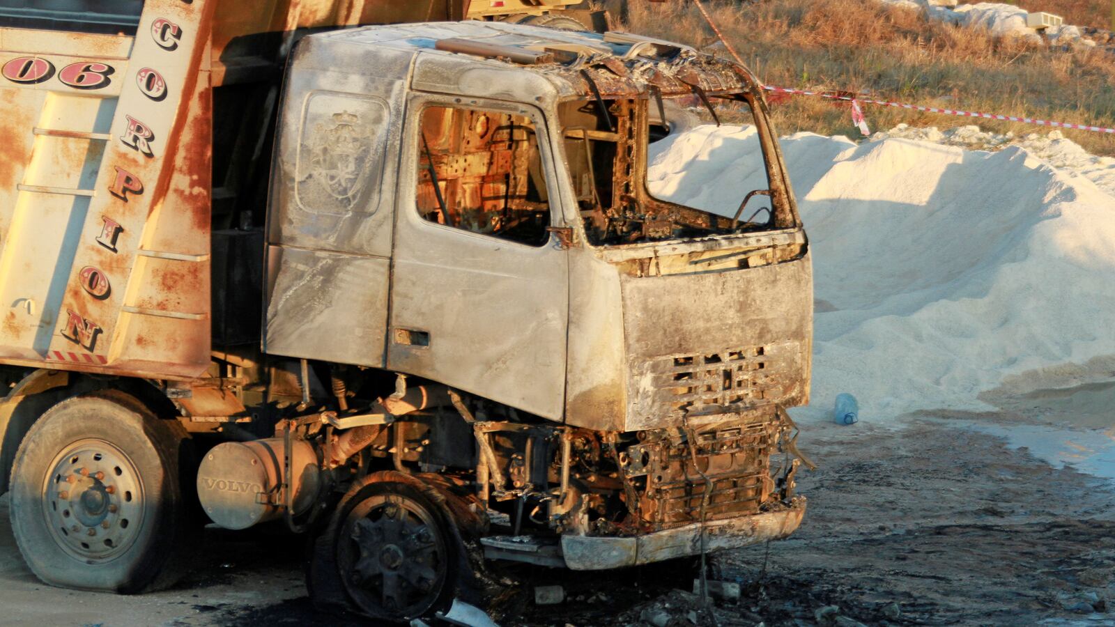 2021-08-15T054231Z_2012154816_RC2H5P909R8R_RTRMADP_3_LEBANON-CRISIS-FUEL-EXPLOSION_hrrfe2