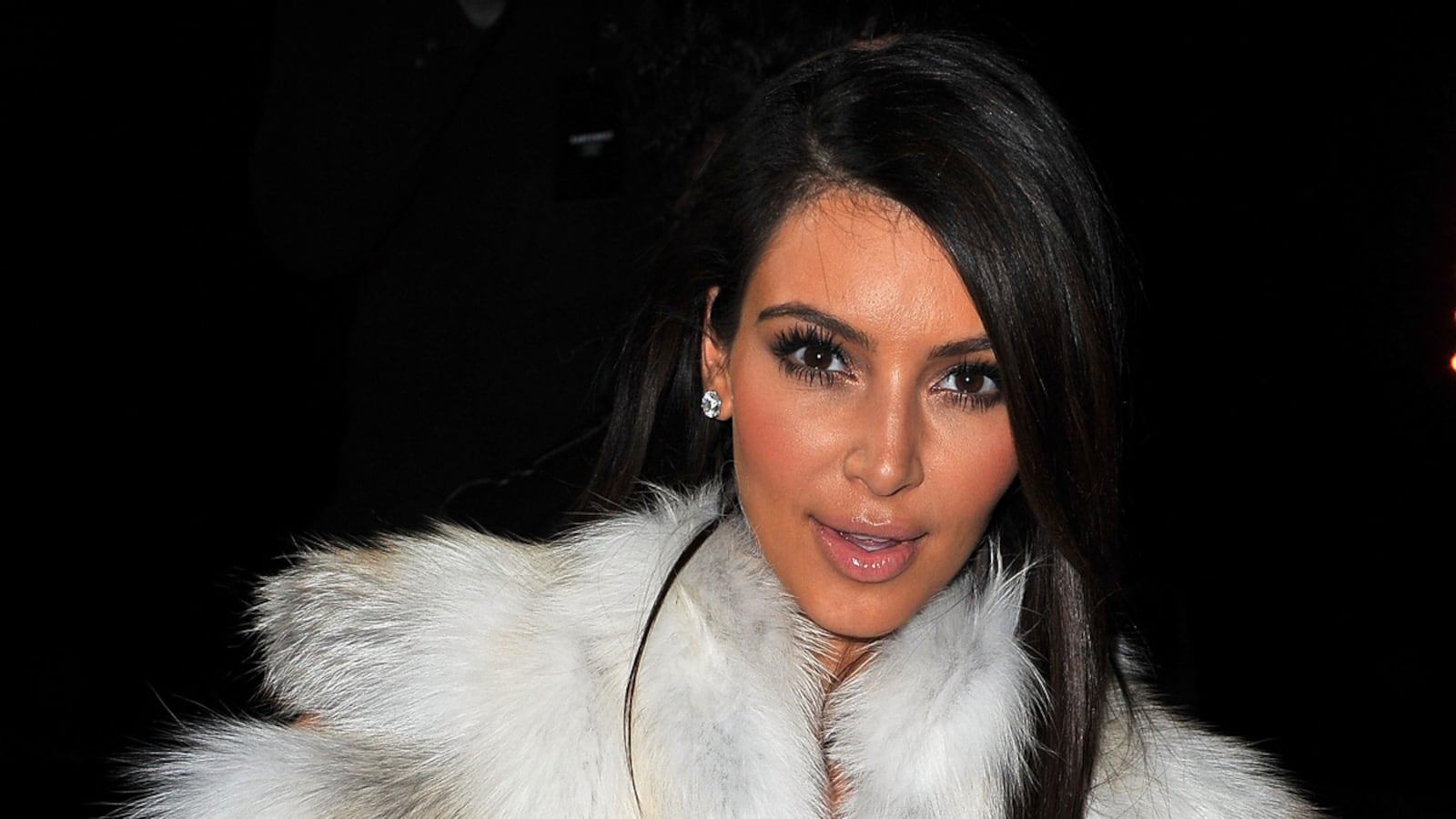 cheats/2012/03/12/kim-kardashian-fires-back-at-jon-hamm/kim-kardashian-idiot-response-cheat_erylhv