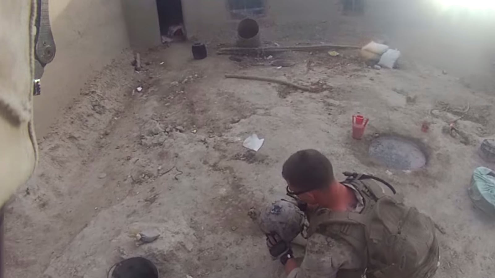 articles/2014/10/16/marine-gets-shot-in-the-head-walks-away/marine-gets-shot-in-the-head-walks-away-image_hulkn7