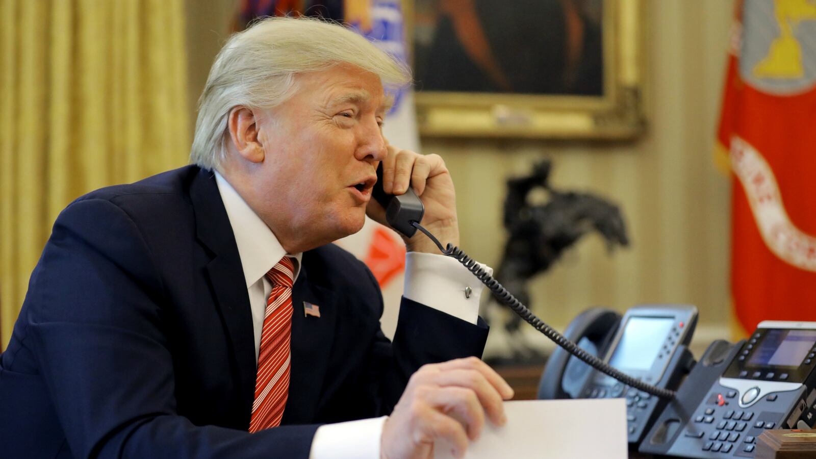 170831-trump-cheat_bzrc0d