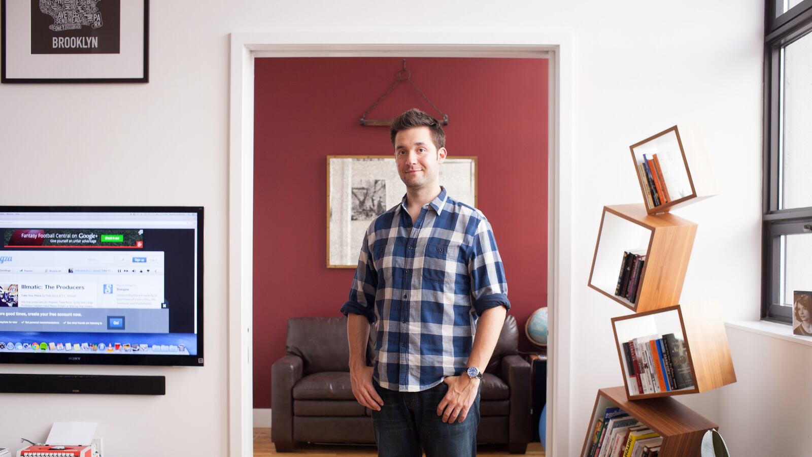 articles/2014/08/22/the-mayor-of-the-internet-fights-the-good-fight/140822-lenova-ohanian-tease_wbovam