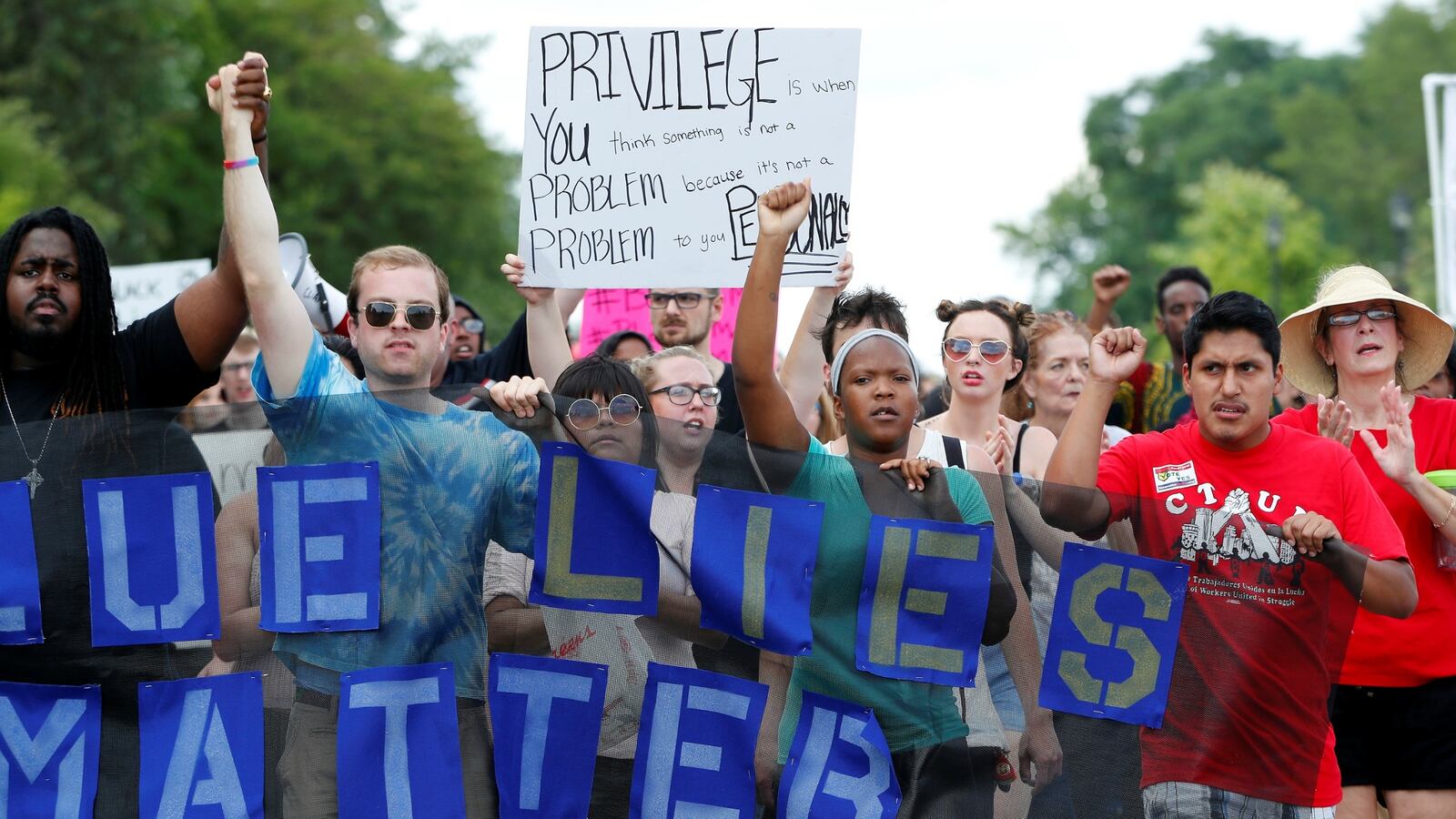 cheats/2016/07/11/21-cops-injured-102-arrested-in-mn-protests/160711-mn-protests-cops-injured-cheat_vuxest