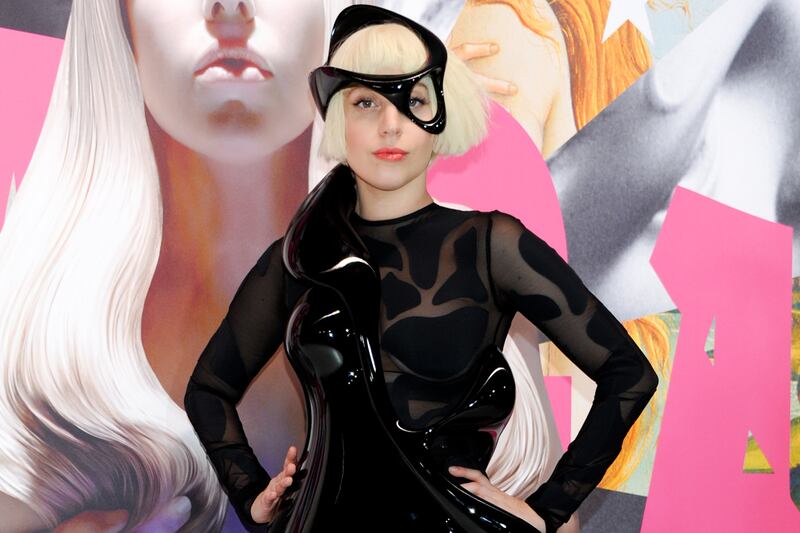 articles/2014/03/28/porter-snags-lady-gaga-for-cover-pinterest-got-a-bottylicious-makeover/131118-lady-gaga-cheat_gkkyqc