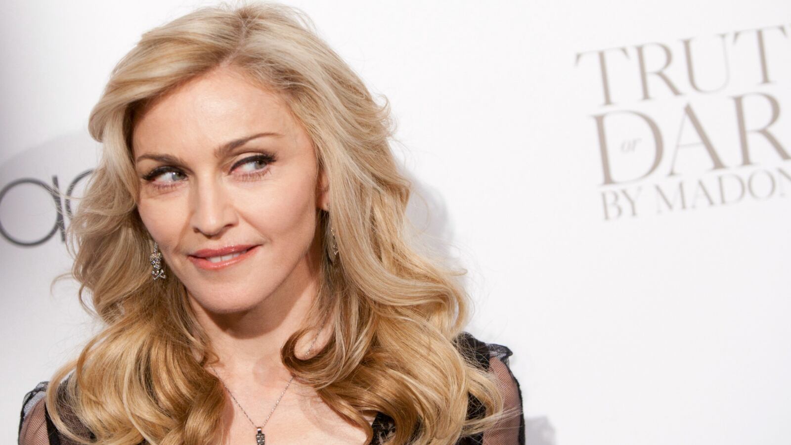 articles/2016/09/14/madonna-and-rocco-patch-it-up-over-pizza/160914-sykes-madonna-redcarpet_pj3z6z