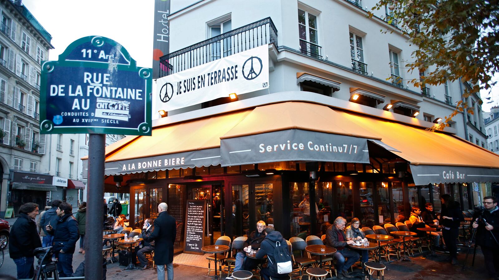 cheats/2015/12/04/cafe-attacked-in-paris-re-opens/151204-paris-reopen-cheat_hrlb8j