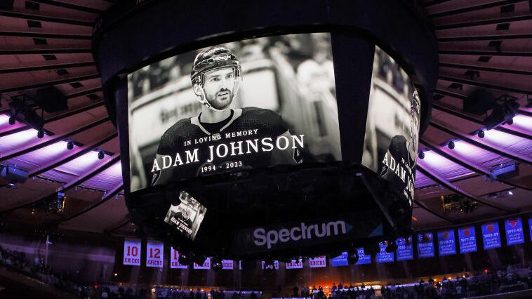 The New York Rangers and the Carolina Hurricanes hold a moment of silence for Adam Johnson.
