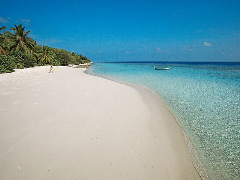 galleries/2013/09/10/pretend-it-s-still-summer-at-these-island-escapes-photos/item1.rendition.slideshowWideHorizontal.soneva-fushi-landscape-soneva-fushi-maldives-0911-775_fk7ck1