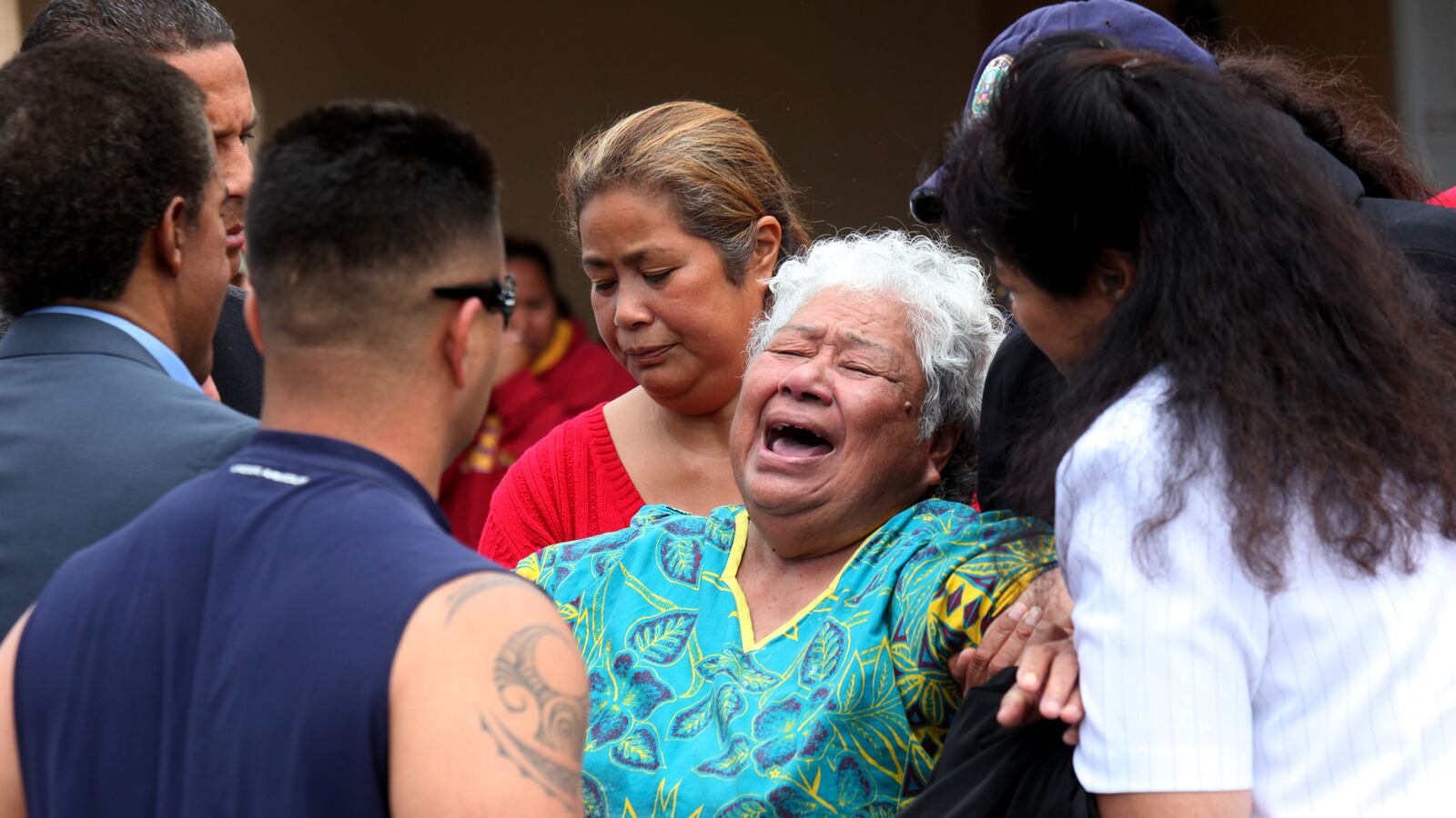 articles/2012/05/04/junior-seau-s-suicide-circus-why-we-love-the-violence-of-football/seau-bissinger-embed_wgjrj3