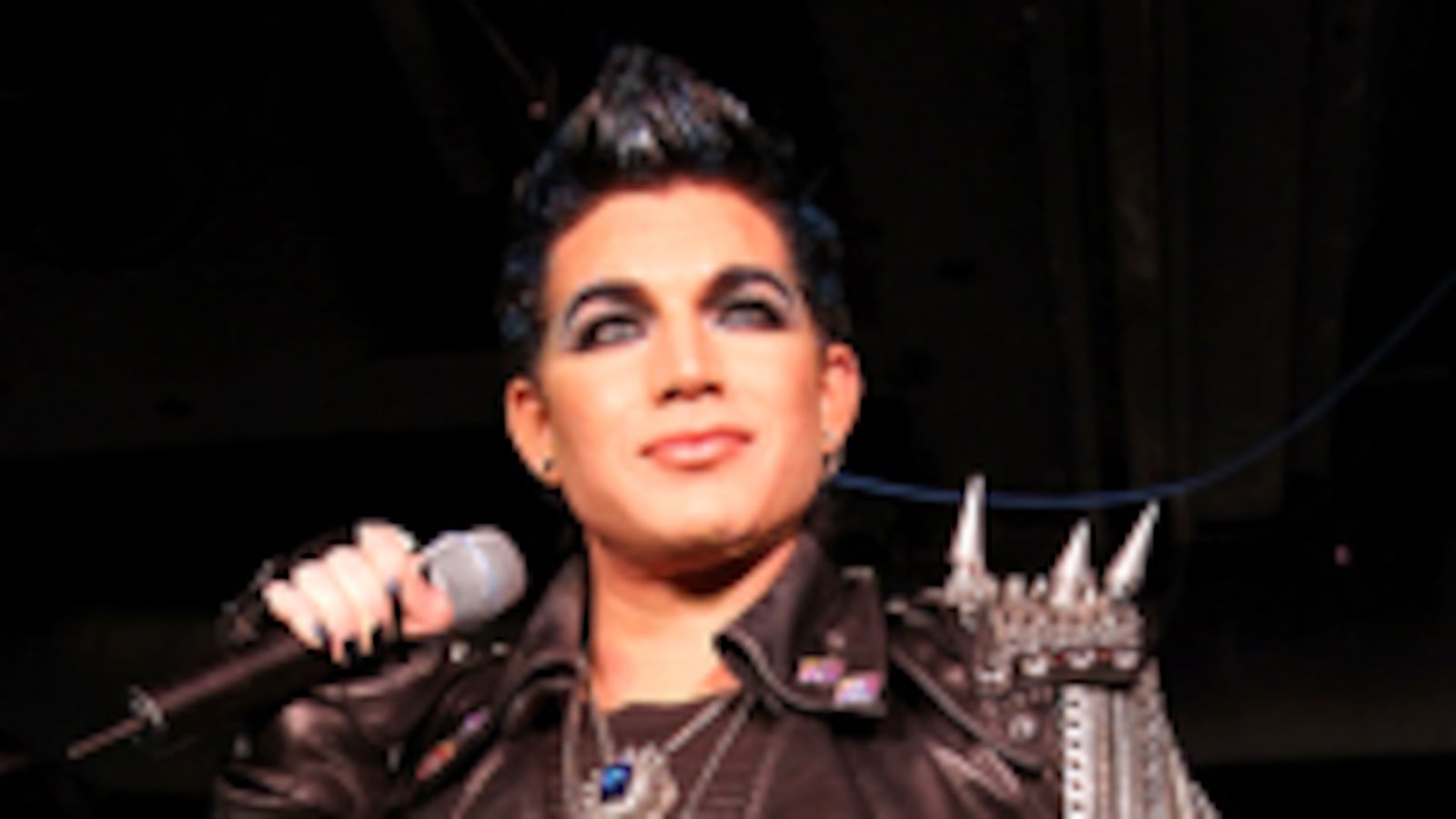 cheats/2010/04/13/adam-lambert-returns-to-idol/adam-lambert-4_rfngbh