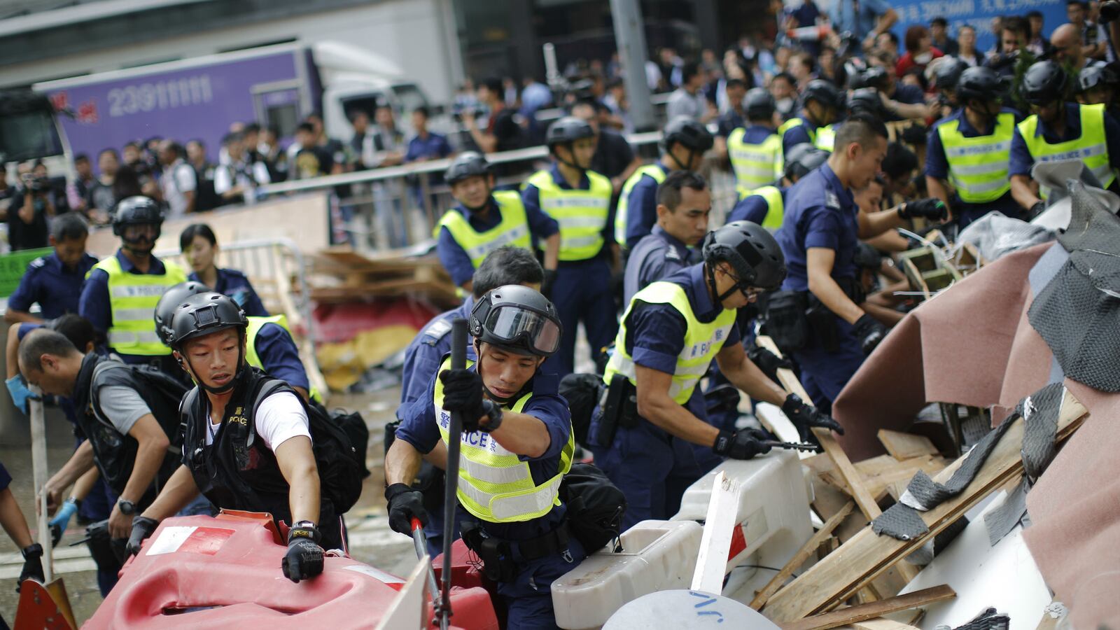 cheats/2014/10/13/hong-kong-police-clash-with-protesters/141013-hong-kong-protest-cheat_cyemtn