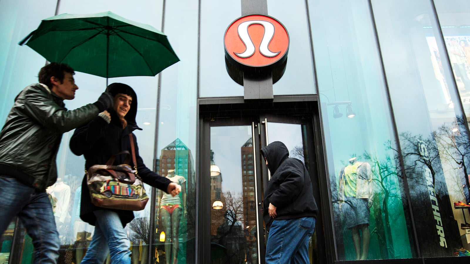 articles/2013/12/10/lululemon-founder-resigns-victoria-beckham-s-wedding-tiara-fails-to-sell/131210-lululemons-chip-wilson-steps-down-cheat_hy7yx7