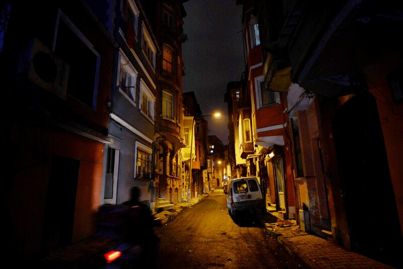 articles/2013/02/05/sarai-sierra-american-slain-in-istanbul-was-an-artist-in-the-making/130204-Daly-Staten-Island-embed_ldptgu