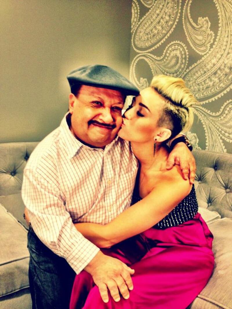 galleries/2012/10/21/tom-hanks-miley-cyrus-more-celebrity-twitter-pictures-photos/miley_cyrus_onyo3s