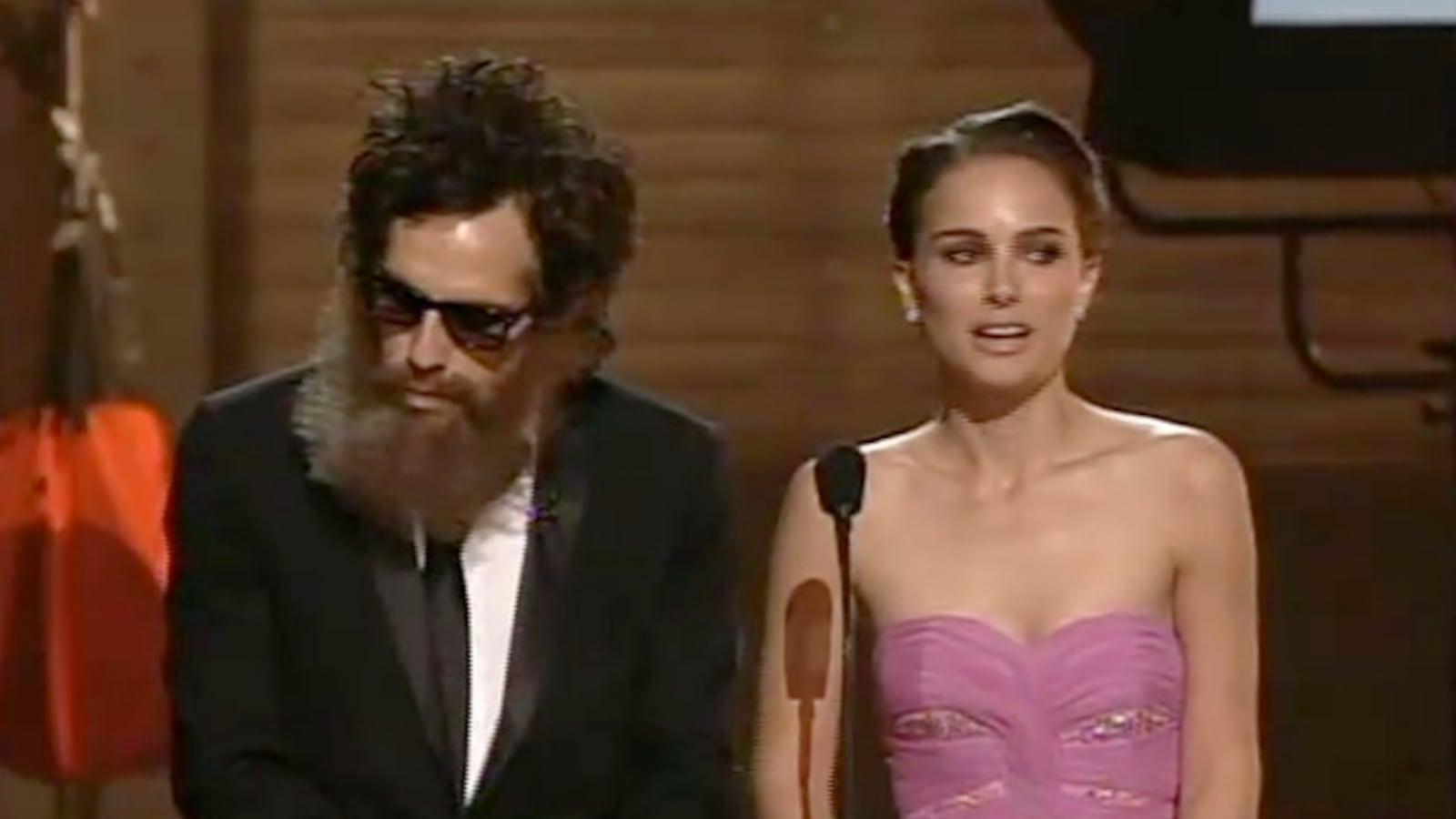 videos/2009/02/23/stiller-mocks-joaquin-phoenix/stiller-1_ozpfrq