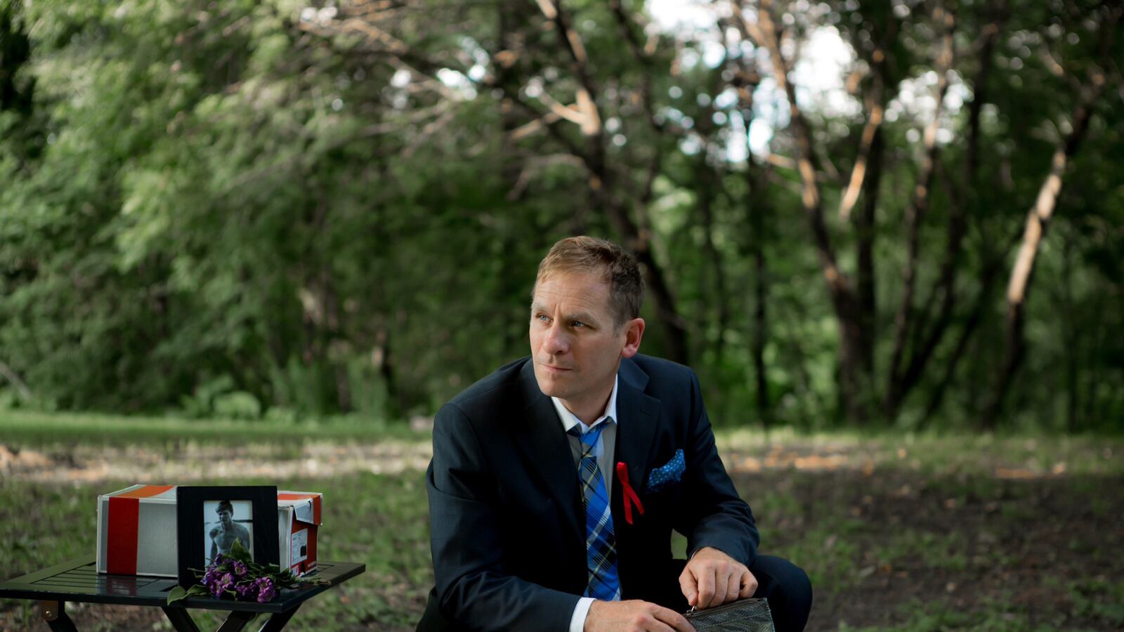 articles/2014/09/18/into-the-grindr-of-the-gay-dating-game-sex-death-and-aging-in-stealing-sam/140917-Steven-Gallagher-tease_hgcqig