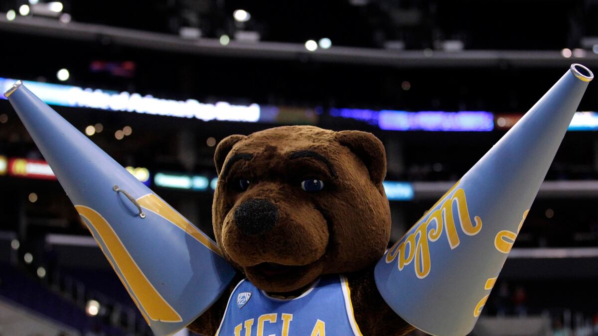 cheats/2012/04/11/ucla-sends-854-incorrect-acceptances/ucla-mascot-cheat_oxoygt