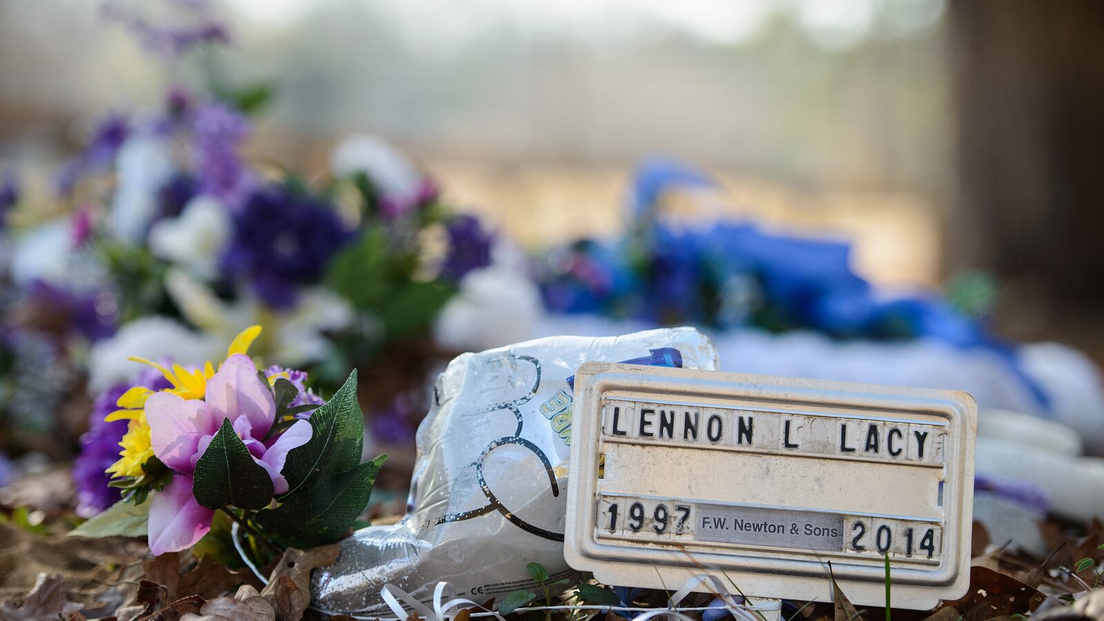 articles/2015/04/16/cops-didn-t-collect-evidence-on-hanging-of-black-teen-lennon-lacy/150415-glawe-lacy-tease_fnvecl