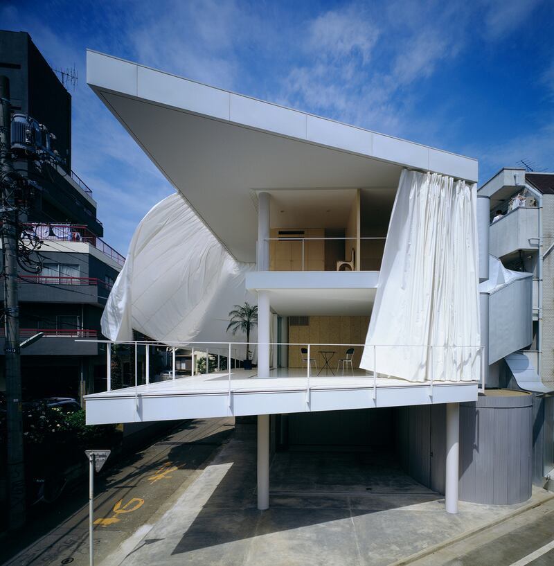 galleries/2014/03/24/2014-pritzker-architecture-prize-laureate-shigeru-ban-photos/shigeru-ban-curtain-wall-house_sqhtez