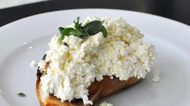 articles/2011/03/15/ricotta-cheese-recipe-how-to-make-your-own/husenaj-ricotta_166772_z9msf4
